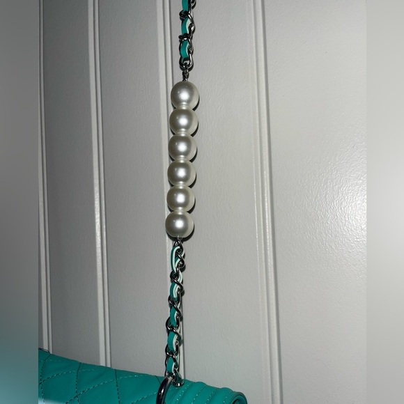 Badgley Mischka Letter Lock Crossbody Bombe&Pearls Strap&Cover, NWT - Picture 6 of 16